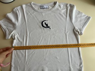 Camiseta Bershka de tiro corto con logo