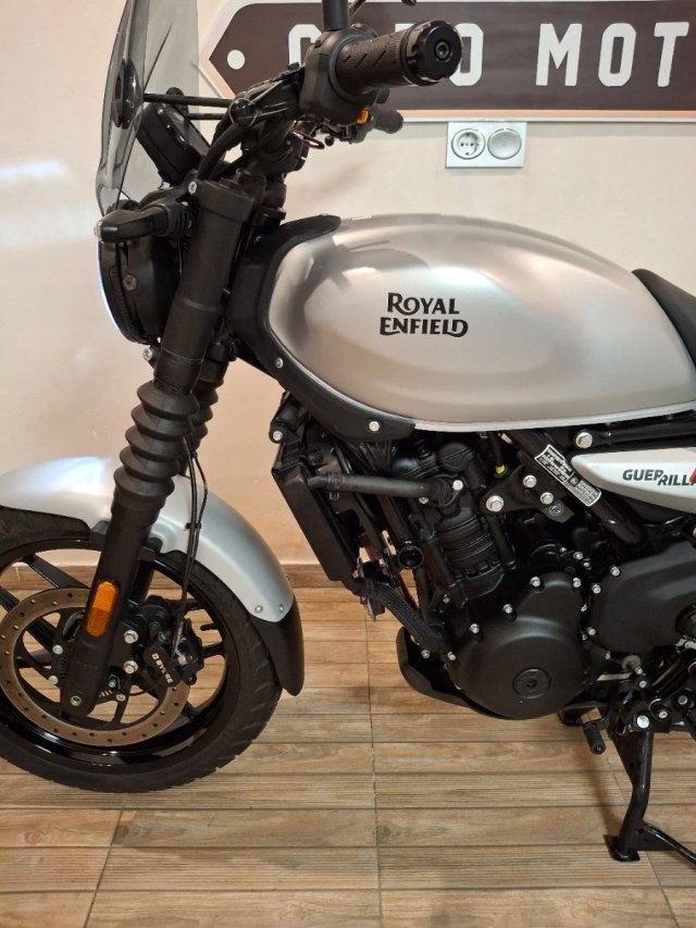 Royal Enfield Guerrilla 450 Plata
