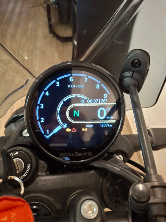 Royal Enfield Guerrilla 450 Plata