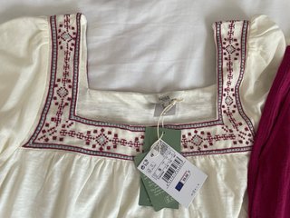 Blusa Hoss Intropia bordada talla S