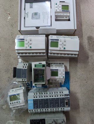 Lote PLCs Schneider Zelio Logic y Modicon