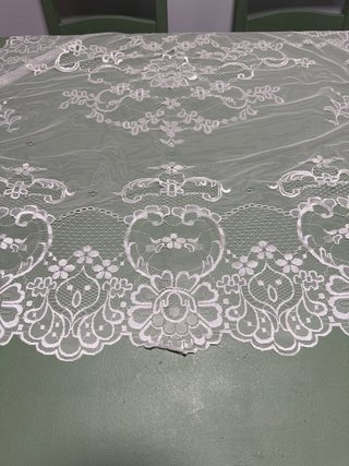 Mantilla fallera encaje blanco y broche