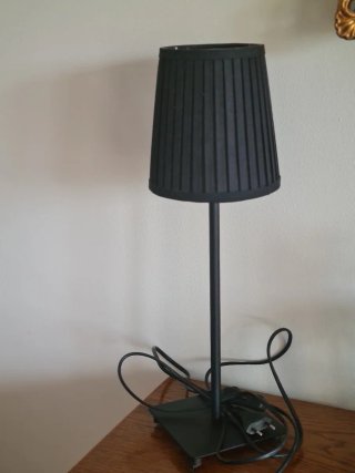 Lámpara de mesa negra
