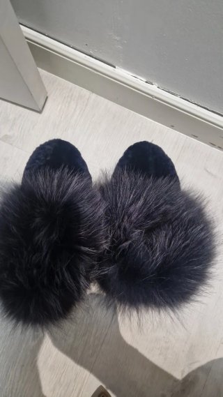 Zapatillas de casa negras con pelo