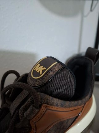Zapatillas Michael Kors Marrones y Doradas