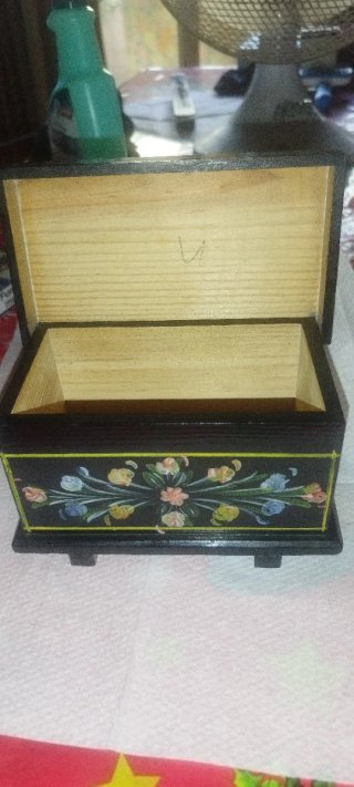 Caja de madera decorada
