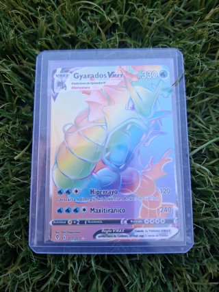 Carta Pokémon Gyarados VMAX Arcoíris