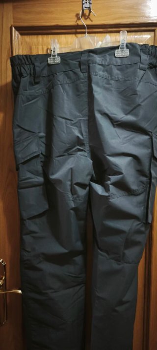 Pantalón senderismo Crivit impermeable gris