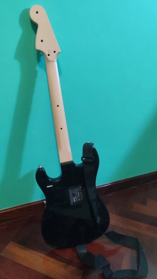 Rock Band 4 PS4 + Guitarra