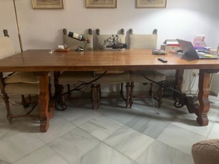 Mesa comedor madera maciza de una sola pieza.
