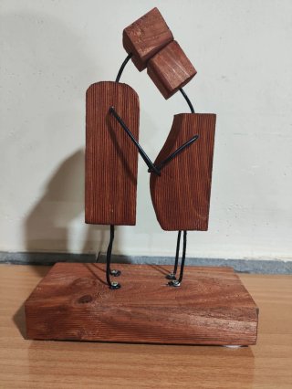 Figura madera embarazada