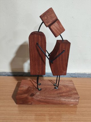Figura madera embarazada