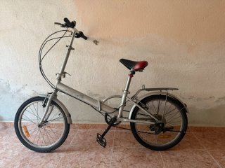 Bicicleta plegable plateada