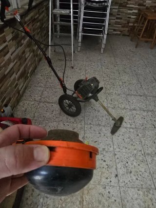 Desbrozadora Fuxtec con ruedas
