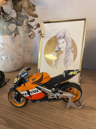 Maquetas Moto GP Honda Yamaha 1:12 valentino rossi