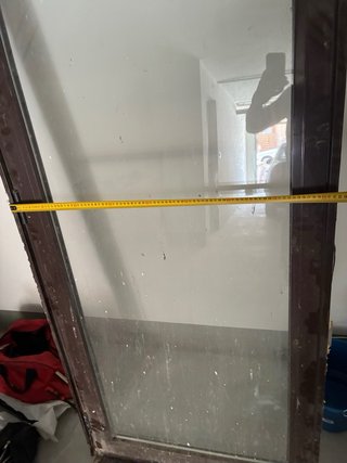 Puerta de aluminio sin usar