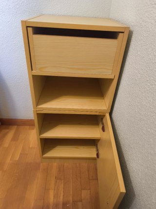 Mueble infantil madera clara almacenaje
