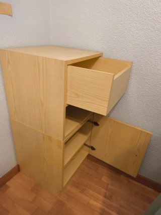 Mueble infantil madera clara almacenaje