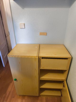 Mueble infantil madera clara almacenaje