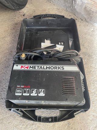 Soldadora Inverter Metalworks TEC 220 PLUS