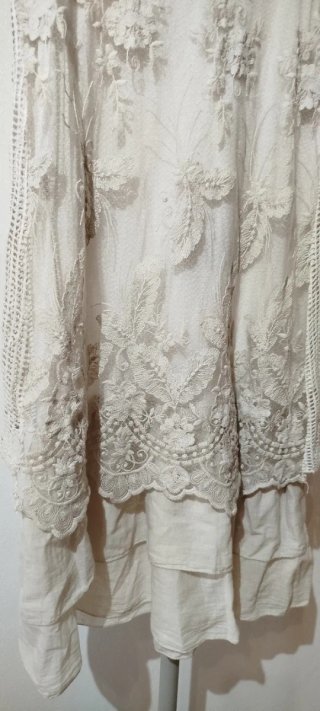 Vestido beige encaje