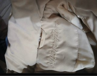 Parka Beige con Capucha y Pelo
