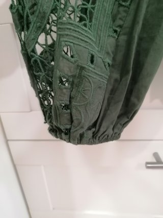 Blusa verde militar manga larga encaje
