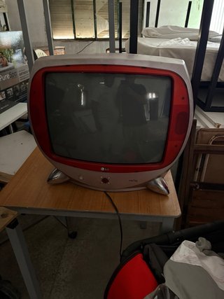 Televisor LG 20 Rojo Antiguo