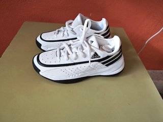 Zapatillas de baloncesto nuevas talla 38 2/3