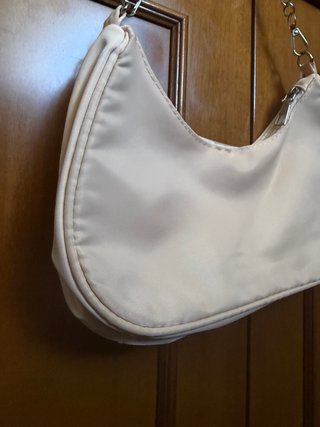 Borsa a spalla beige con catena
