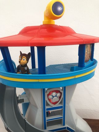 Centro de mandos Patrulla Canina con vehículo