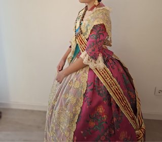 Traje de Fallera Fucsia y Dorado