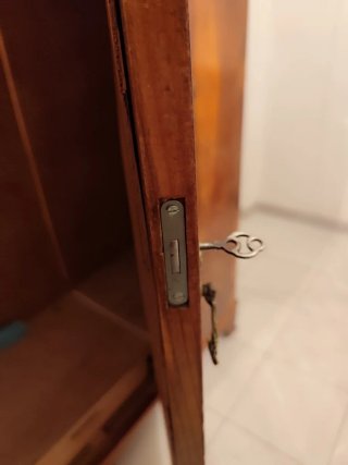 Armario antiguo madera con espejo