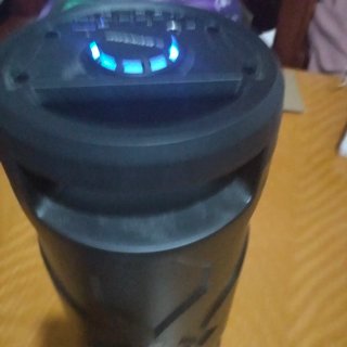 Altavoz con luces LED verdes