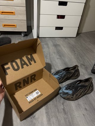 Yeezy Foam Runner MX Cinder.