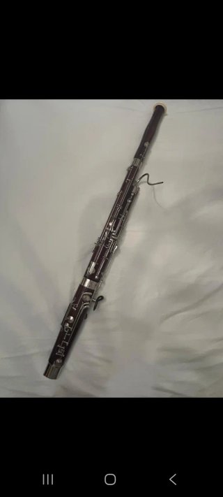 Fagot de madera oscura