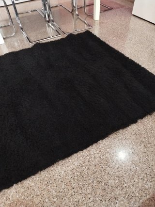 Alfombra grande negra rectangular