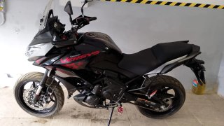 Kawasaki Versys Adventure Moto Negra/Roja