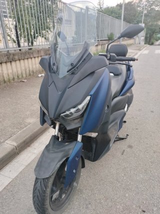 Yamaha XMAX Maxi Scooter Azul.Precio negociable.