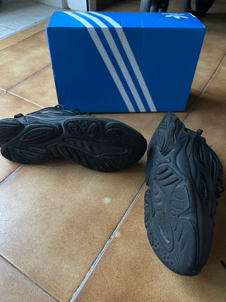 Zapatillas Adidas Ozelia Core Black (negociable)