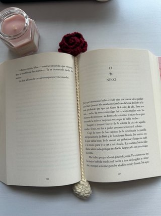 Marcapáginas Rosa Crochet Hecho a Mano