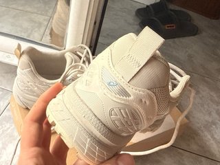Zapatillas ASICS Beige y Plateadas
