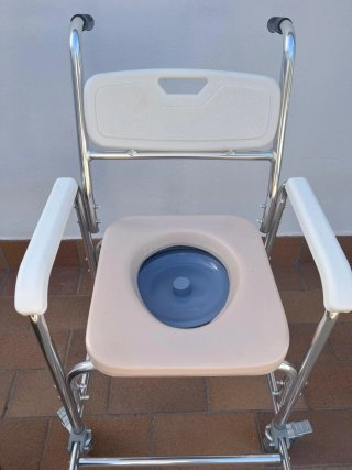 Silla WC con ruedas, casi nueva