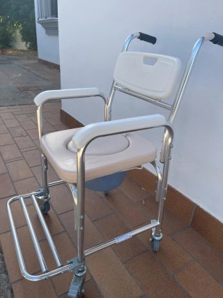 Silla WC con ruedas, casi nueva