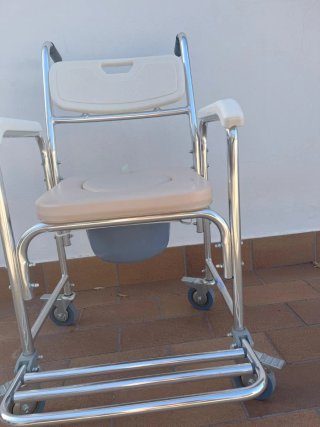 Silla WC con ruedas, casi nueva