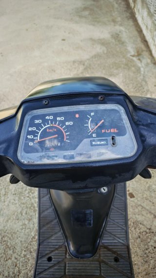 Suzuki Address 50 Scooter Negra y Rosa