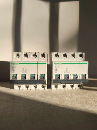 Lote de 6 Interruptores Automáticos Schneider