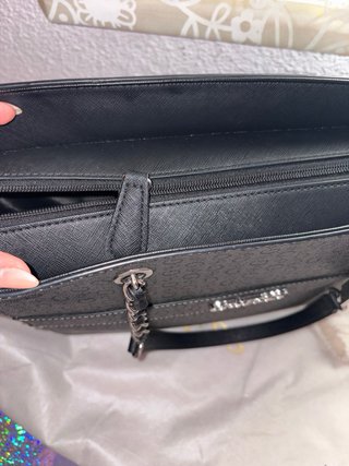 BOLSO GUESS ORIGINAL – TOTE GRIS OSCURO/NEGRO