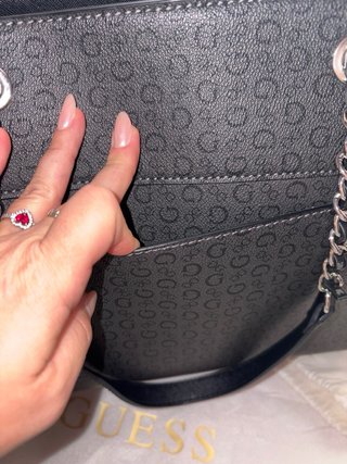 BOLSO GUESS ORIGINAL – TOTE GRIS OSCURO/NEGRO