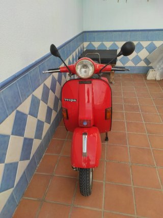 Vespa P200E 1982 Roja